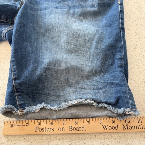 Torrid Stretch Denim Bermuda Jean Shorts Womens Plus Size 22 Distressed Raw Hem - Picture 7 of 14